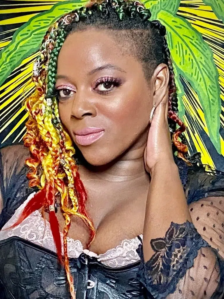 Alisa Lamoure Biography: Wiki, Age, Career, Height, Weight, Boyfriend, Net Worth & More